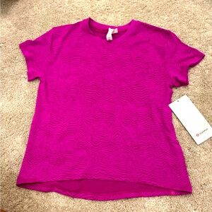 LULULEMON TRAIN TO BE TEE MAGENTA PURPLE **BRAND NEW WITH TAGS**